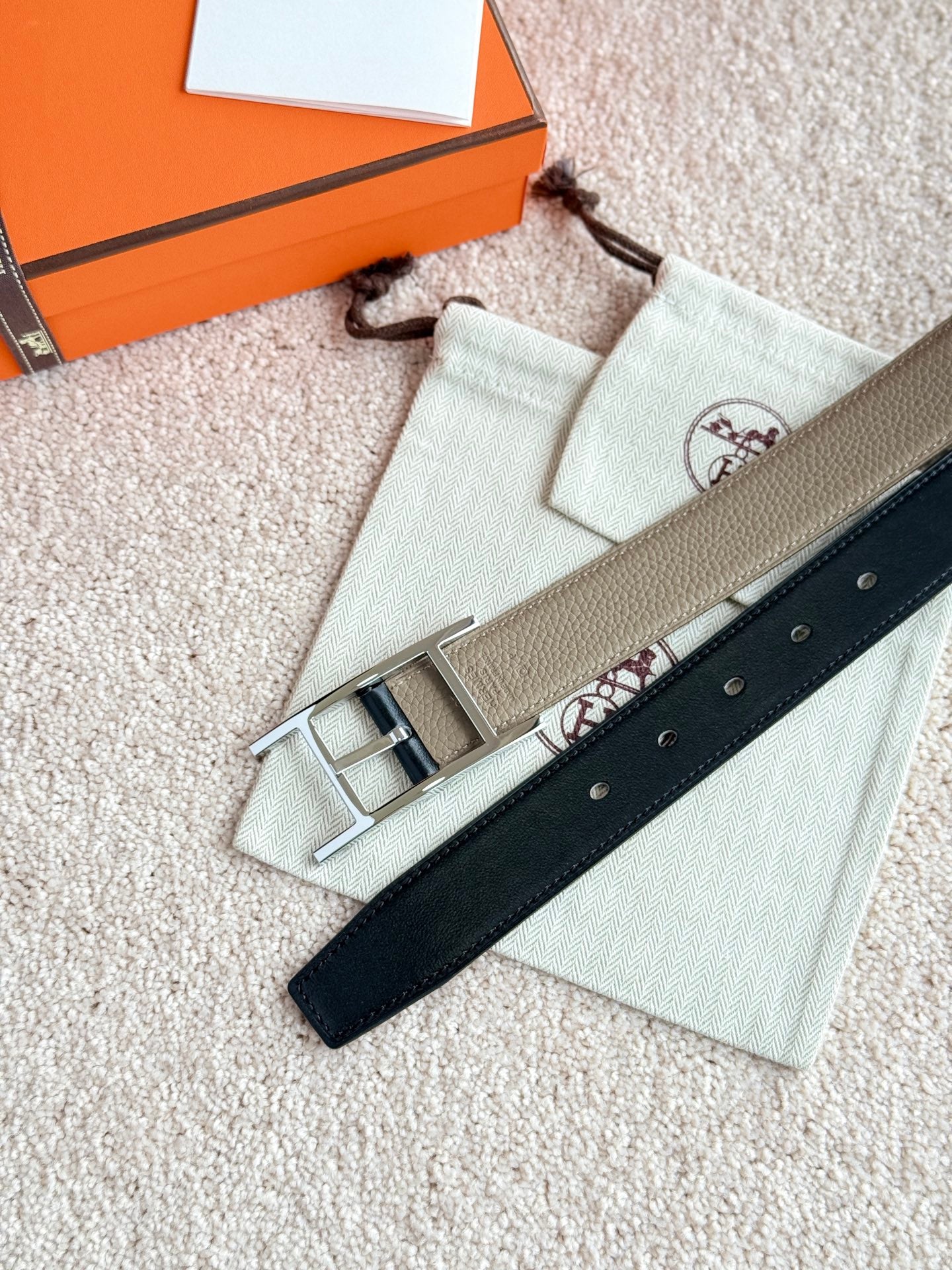 HELENE QUENTIN REVERSIBLE LEATHER BELT — BLACK & BEIGE (SILVER HARDWARE, 32MM)