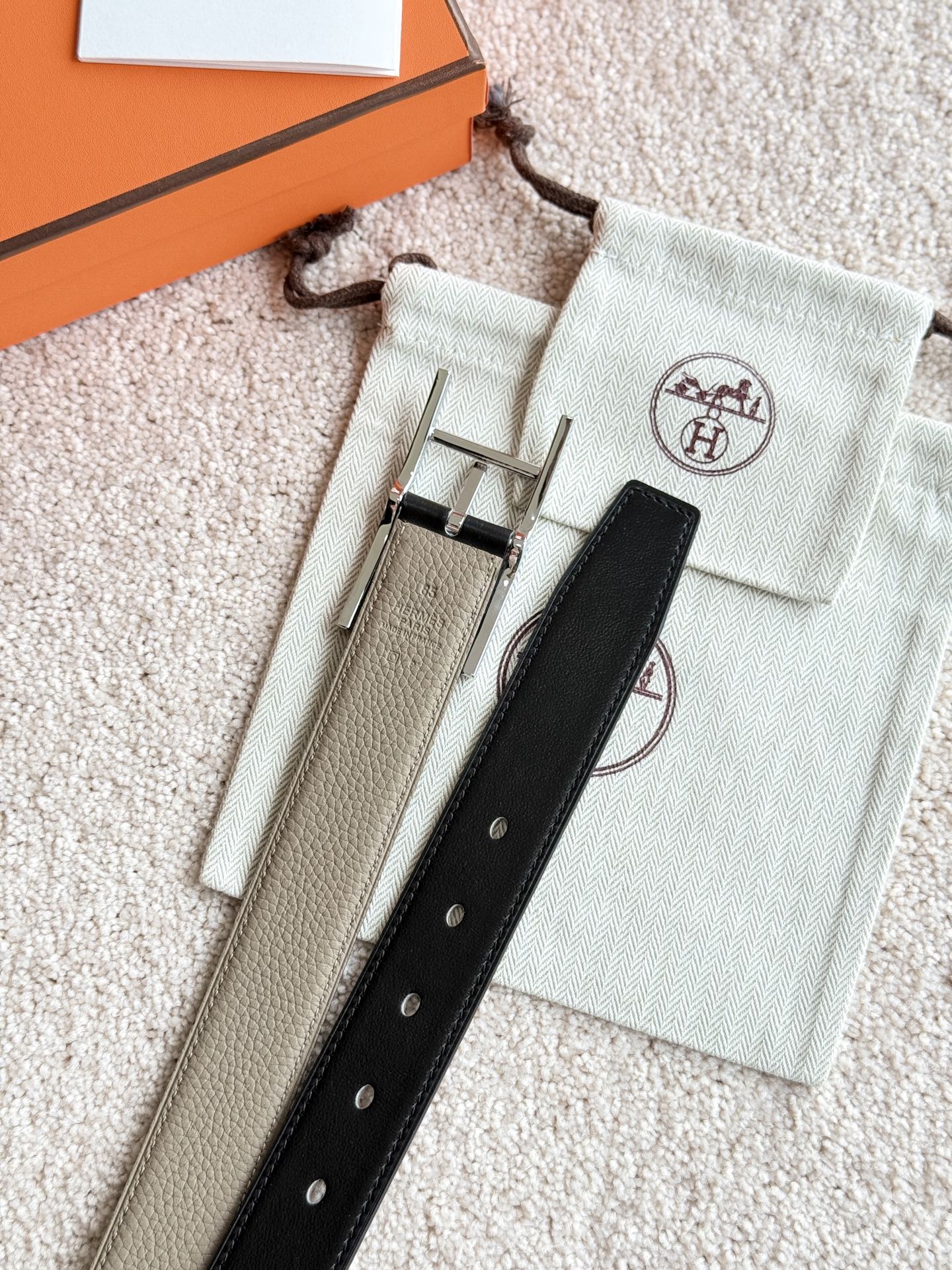 HELENE QUENTIN REVERSIBLE LEATHER BELT — BLACK & BEIGE (SILVER HARDWARE, 32MM)