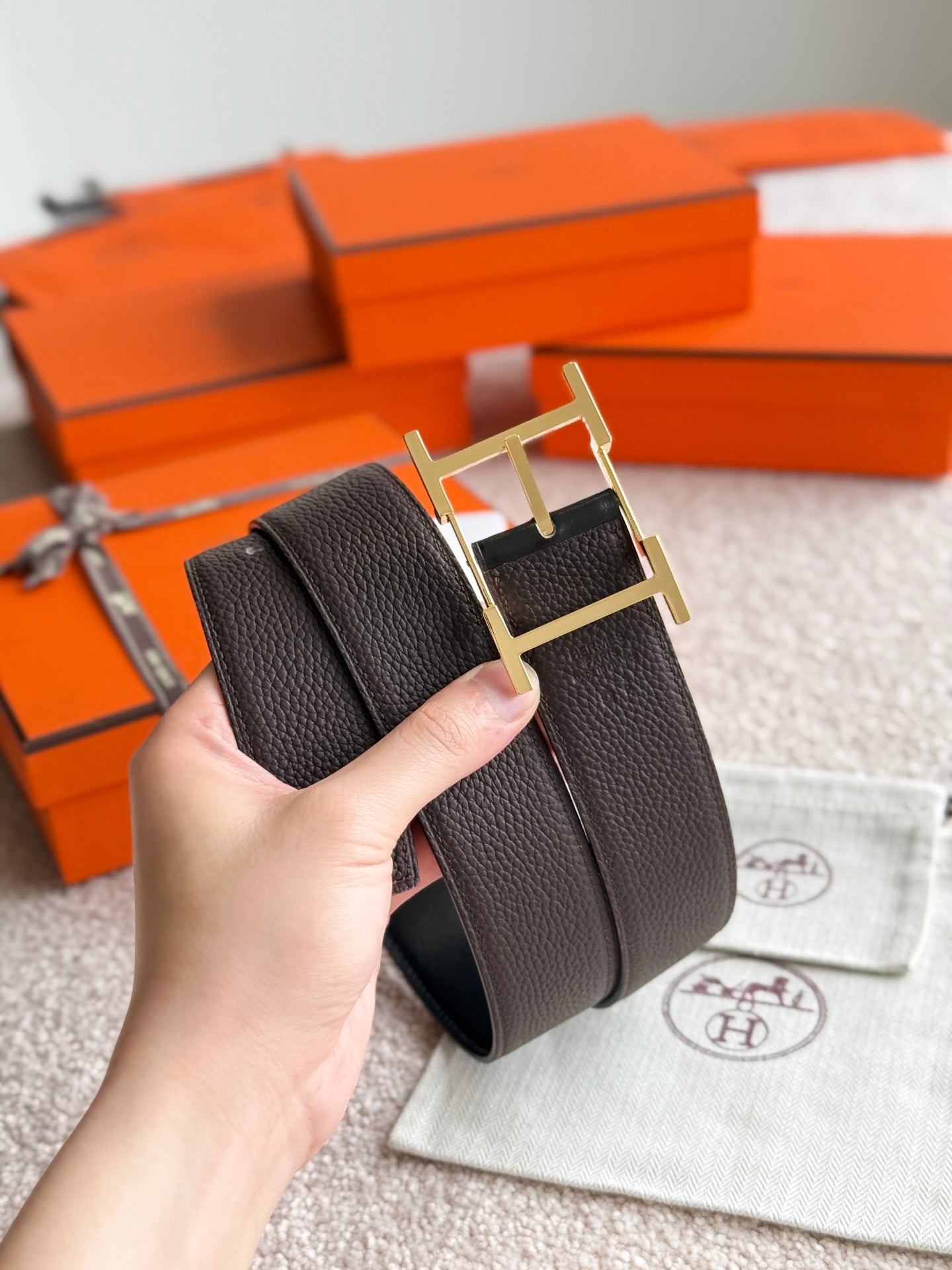 HELENE HADRIEN REVERSIBLE LEATHER BELT — BLACK & CHOCOLATE (GOLD HARDWARE, 38MM)