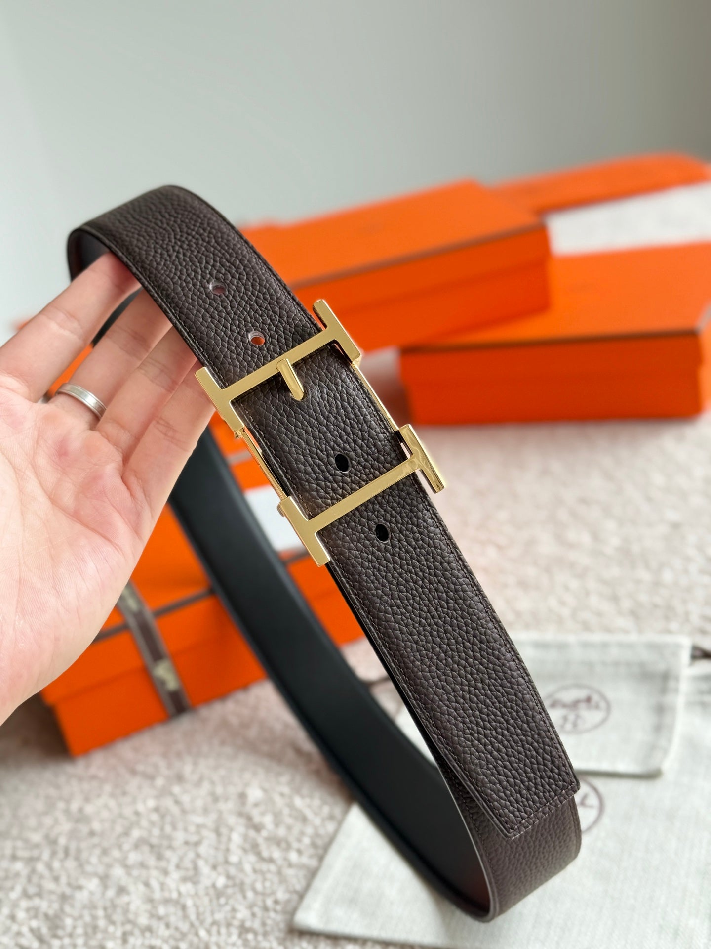 HELENE HADRIEN REVERSIBLE LEATHER BELT — BLACK & CHOCOLATE (GOLD HARDWARE, 38MM)